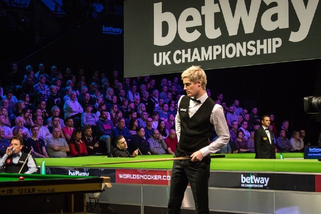 显得稍逊一 显得稍逊一