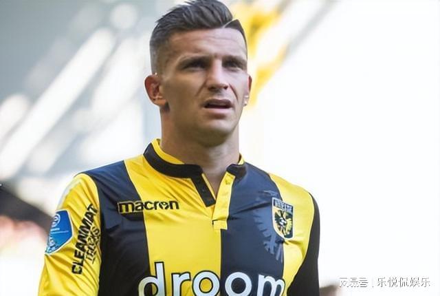 断对手肋部 断对手肋部